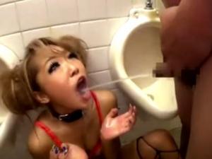 ギャル痴女 小便 聖水